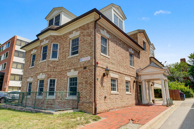 727 South Forest Avenue