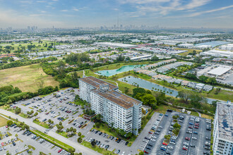 Hillcrest No 25 in Hollywood, FL - Building Photo - Building Photo