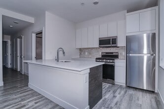 140 Avenue B in Bayonne, NJ - Building Photo - Building Photo