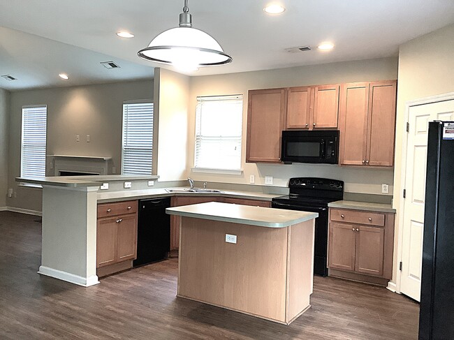 8029 Hyannis Ct in North Charleston, SC - Building Photo - Building Photo