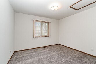 2405 Morning Dawn Dr in Midland, MI - Building Photo - Building Photo