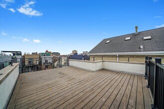 2430 W Iowa St in Chicago, IL - Building Photo - Building Photo