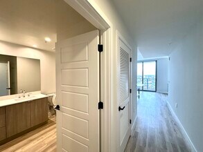 525 SW 4th Ave, Unit S1 in Miami, FL - Building Photo - Building Photo