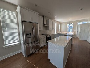 2322 Elizabeth Ml Pl in Charlotte, NC - Building Photo - Building Photo