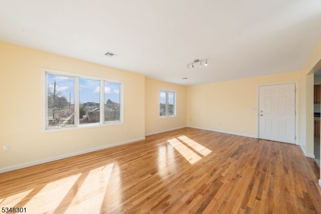 102 Buchanan St in Linden, NJ - Building Photo - Building Photo