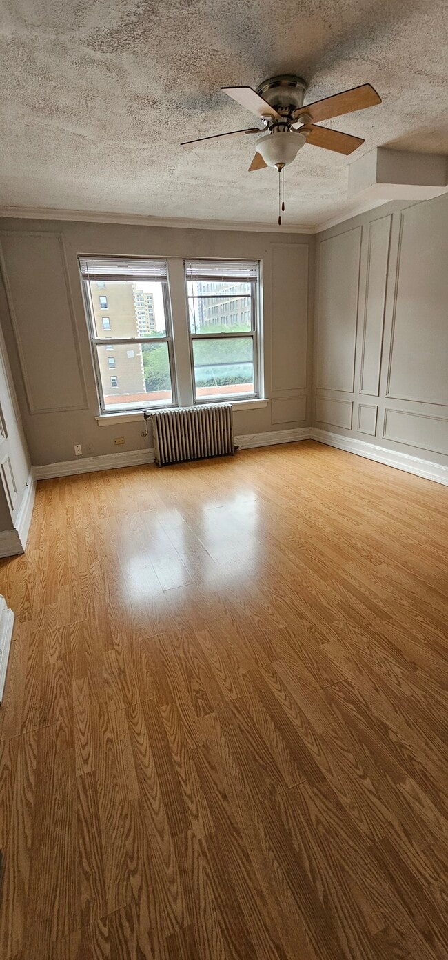 429 W Wellington Ave, Unit 434-505 in Chicago, IL - Building Photo - Building Photo