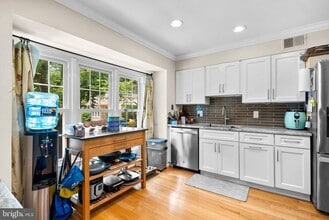 9033 Blarney Stone Dr in Springfield, VA - Building Photo - Building Photo