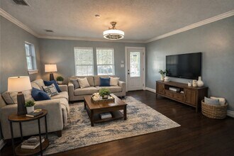 4924 Polk St in Houston, TX - Building Photo - Building Photo