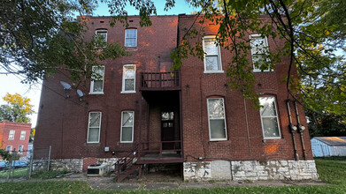 1048 Sells Ave in St. Louis, MO - Building Photo - Building Photo