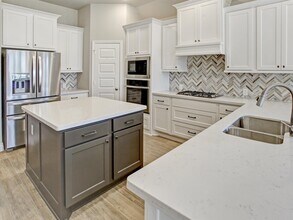 6634 Waxbill Rd in Katy, TX - Foto de edificio - Building Photo