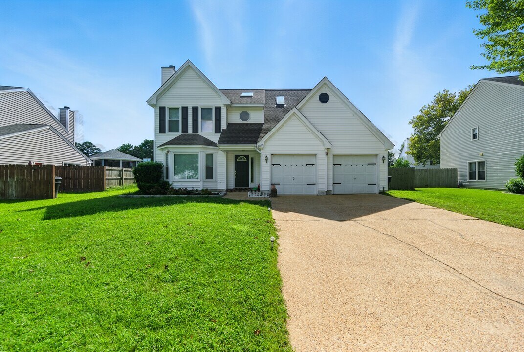 3077 Silver Maple Dr in Virginia Beach, VA - Building Photo