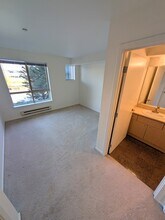 412 11th Avenue, Unit 213 in Seattle, WA - Building Photo - Building Photo