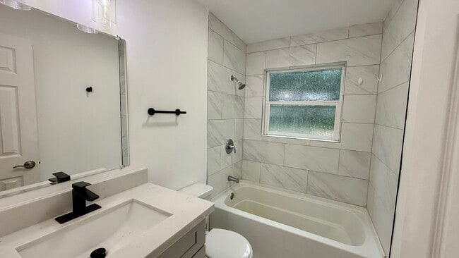 508 N Main St, Unit 508 in Rockdale, TX - Foto de edificio - Building Photo