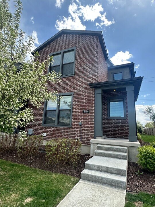 1466 W 11380 S in South Jordan, UT - Foto de edificio