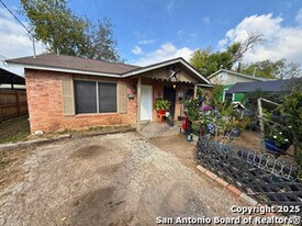 2107 W Olmos Dr in San Antonio, TX - Building Photo