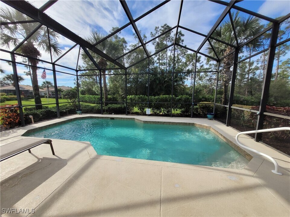 10630 Camarelle Cir in Ft. Myers, FL - Building Photo