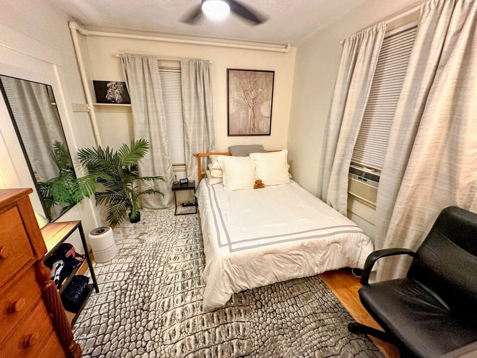 184 Ash St, Unit 1 in Waltham, MA - Foto de edificio