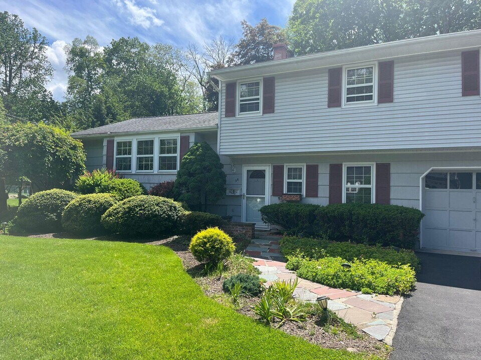 56 Capral Ln in New City, NY - Building Photo