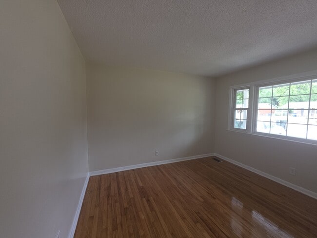 1637 Flintshire Rd in Fayetteville, NC - Building Photo - Building Photo