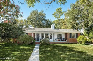 5054 Pirates Cove Rd in Jacksonville, FL - Building Photo