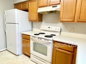 18231 Fox Chase Cir in Olney, MD - Building Photo - Building Photo