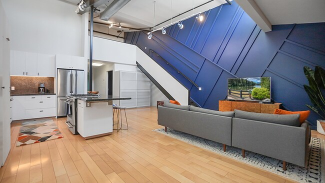 120 S Hewitt St in Los Angeles, CA - Building Photo - Building Photo
