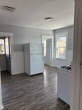 7 Dartmouth St, Unit 3 in Fitchburg, MA - Foto de edificio - Building Photo