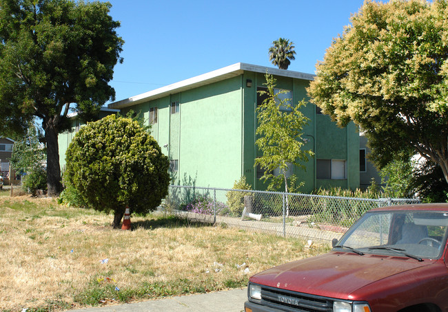 435 Illinois St in Vallejo, CA - Foto de edificio - Building Photo