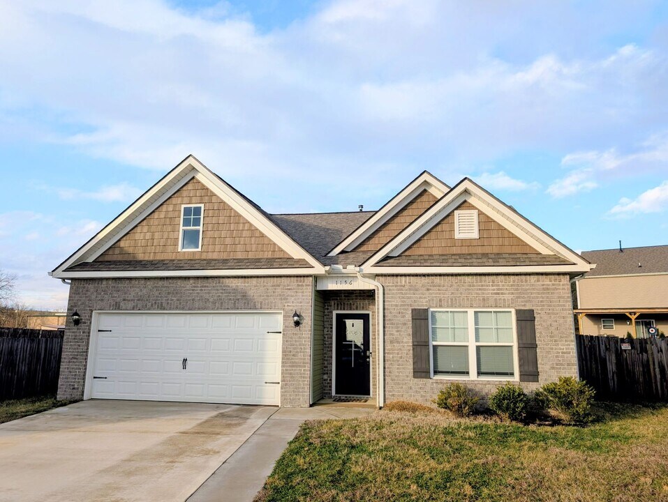 1156 Beacon Rd in Sevierville, TN - Building Photo