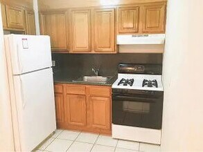 141-33 Pershing Crescent in Queens, NY - Building Photo - Building Photo