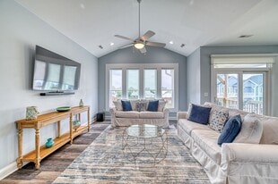 320 Oceanaire Ln in Surf City, NC - Building Photo