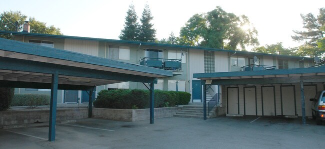 Sierra Garden Apartments in Walnut Creek, CA - Foto de edificio - Building Photo