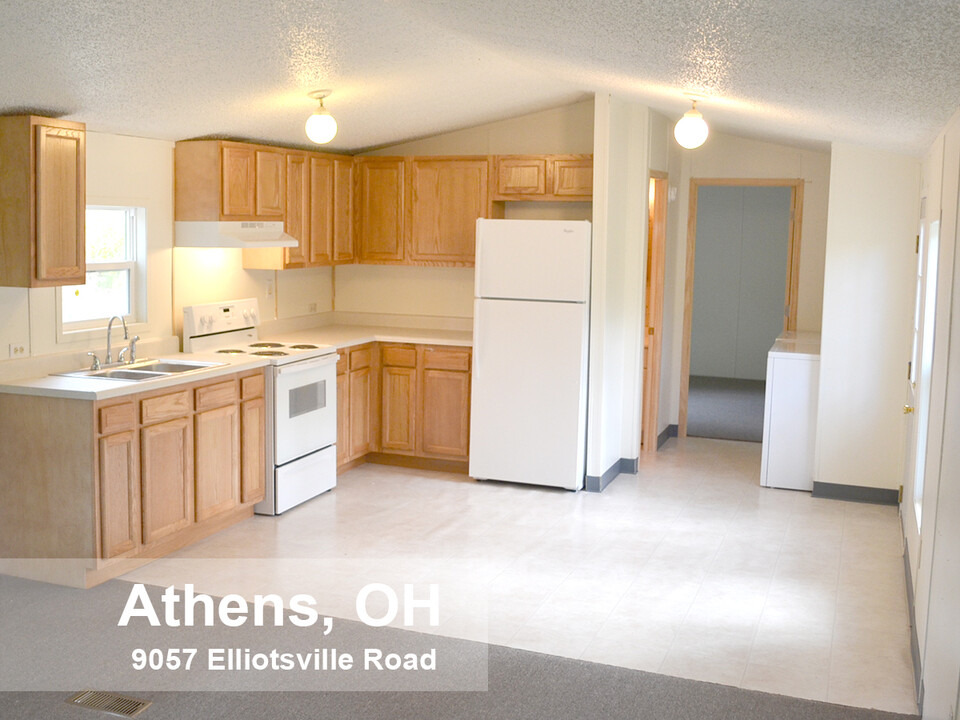 9057 Elliotsville Rd, Unit 3D in Athens, OH - Building Photo