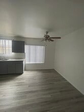 151 E 95th St in Los Angeles, CA - Building Photo - Building Photo