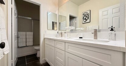 11958 Sunstone Ct in Jurupa Valley, CA - Foto de edificio - Building Photo