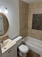 2116 N Riverside Dr, Unit 2 Bedroom Condo in Fort Worth, TX - Foto de edificio - Building Photo