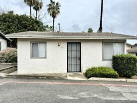 318 Washington St in Vista, CA - Building Photo