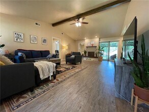 7110 Whispering Winds Dr in Austin, TX - Building Photo - Building Photo