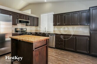 4705 Crimson Leaf Dr in Las Vegas, NV - Foto de edificio - Building Photo