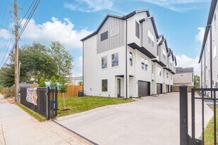 7723 Hammerly Blvd in Houston, TX - Building Photo