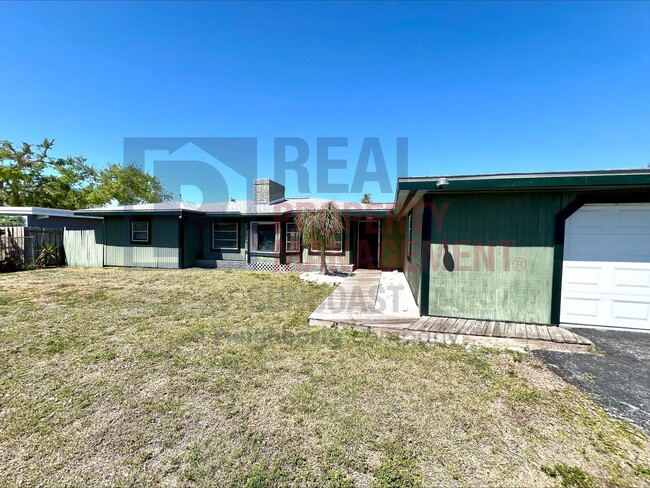 563 Parkview Dr in Sarasota, FL - Building Photo - Building Photo