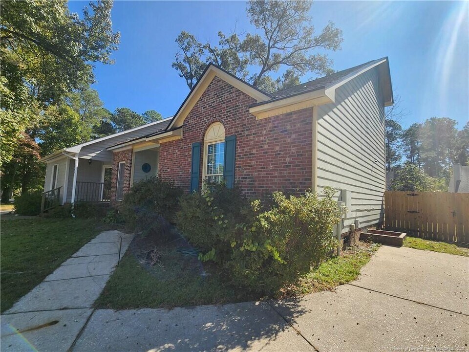 426 Georgetown Cir in Fayetteville, NC - Foto de edificio