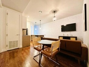 Furnished room/NOT APARTMENT in Brooklyn, NY - Foto de edificio - Building Photo