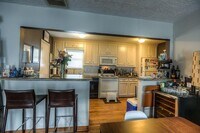 1421 Cortlandt St photo'