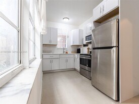 143 NE 43rd St in Miami, FL - Building Photo