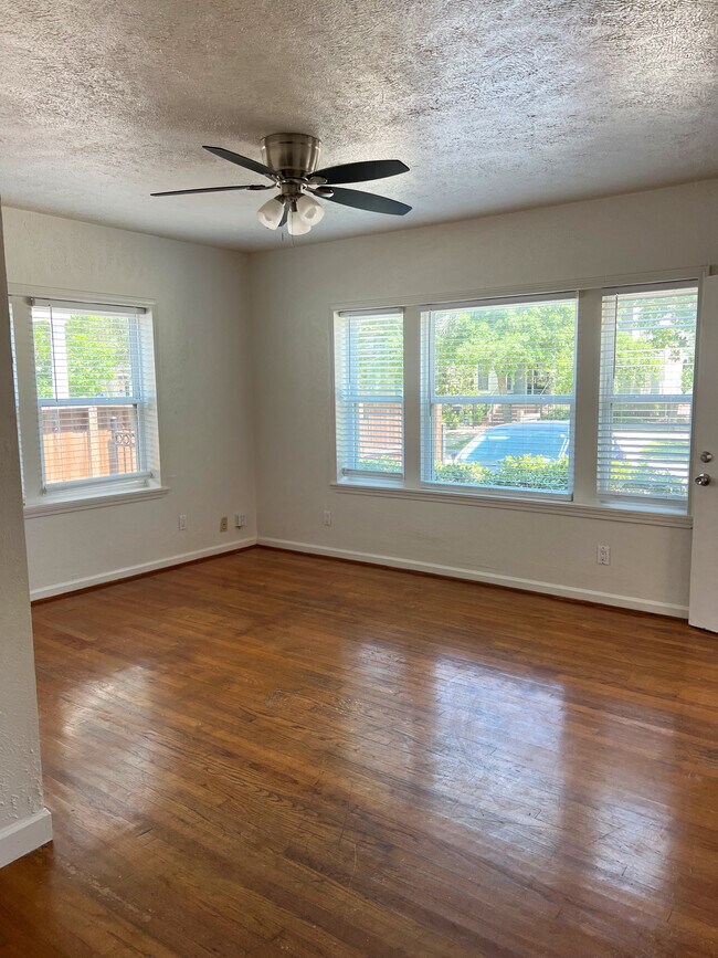 609 Cortlandt St in Houston, TX - Foto de edificio - Building Photo