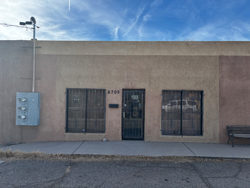 6705 4th St NW in Los Ranchos de Albuquerque, NM - Building Photo