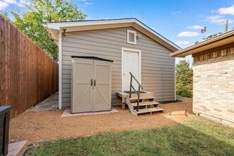 9811 Kingsman Dr in Dallas, TX - Building Photo - Building Photo