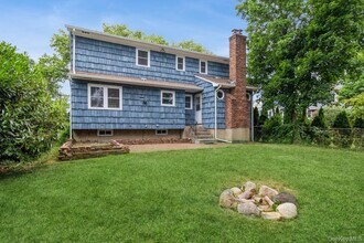 22 Central St in Huntington, NY - Building Photo - Building Photo