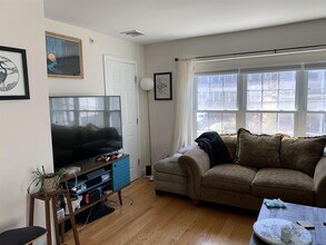 11 Everett Ave, Unit 2 in Somerville, MA - Building Photo - Building Photo